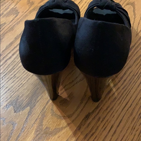 shoes - Picture 2 of 3